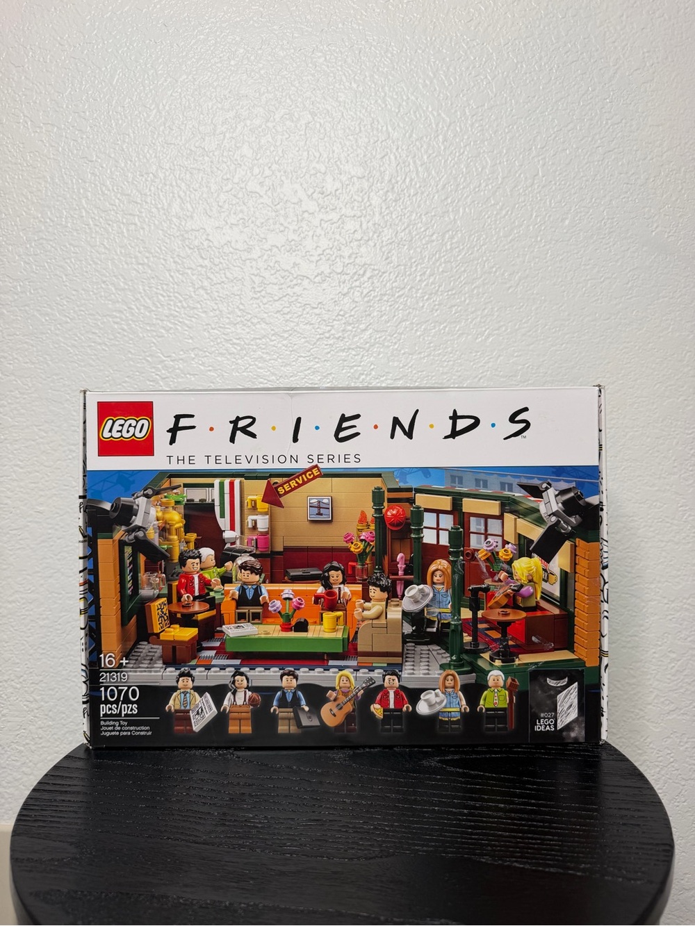 LEGO Ideas: Friends Central Perk (21319) NEW open box